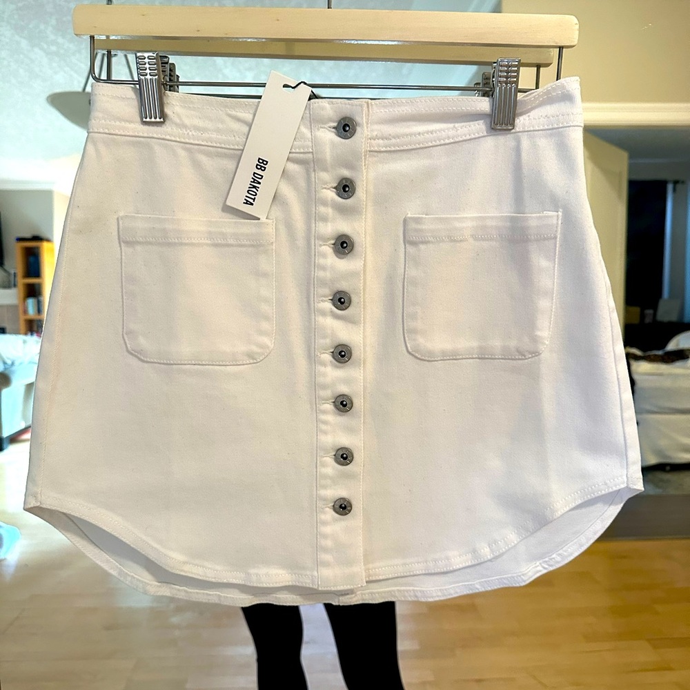 BB Dakota white button up mini skirt size 4.